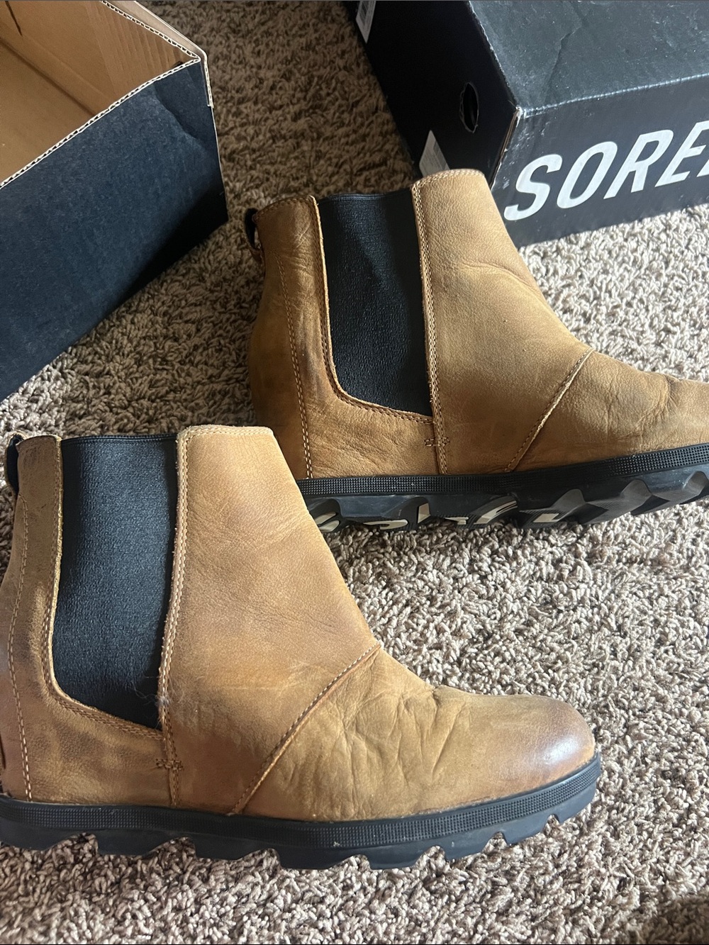 Sorel Women's Wedge Chelsea Boot in Tan with Black Elastic